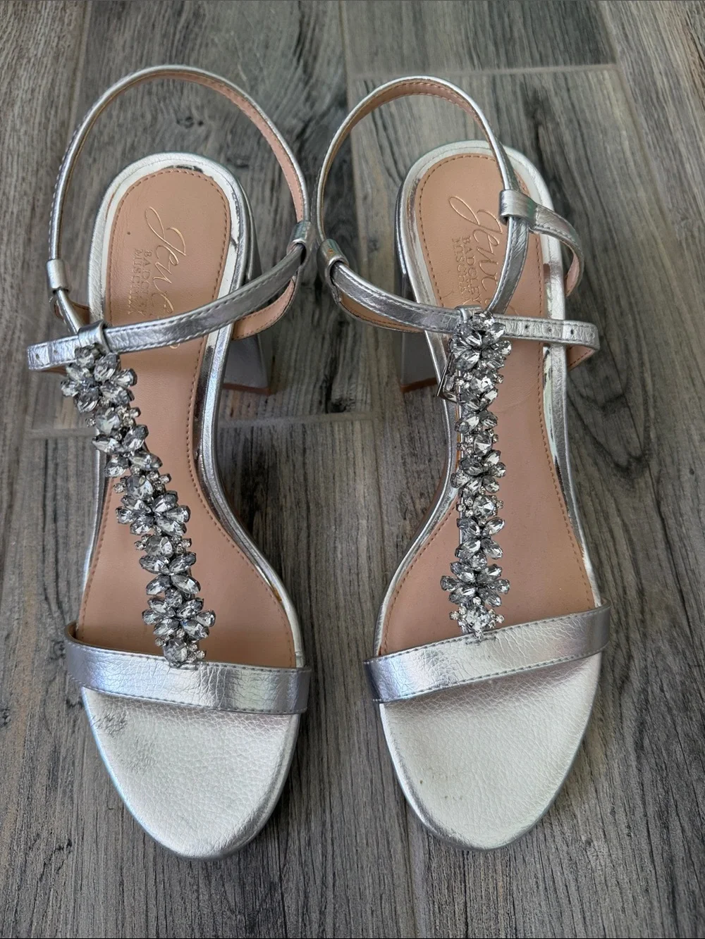Jewel Badgley Mischka Silver Embellished T-Strap Sandals